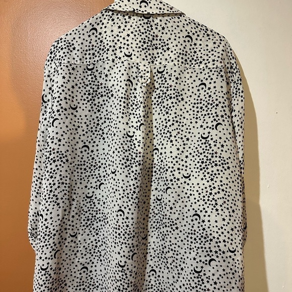 Torrid White/Black Moon and Stars White Button Down Shirt NWOT Size 3 (22/24) - Picture 2 of 6